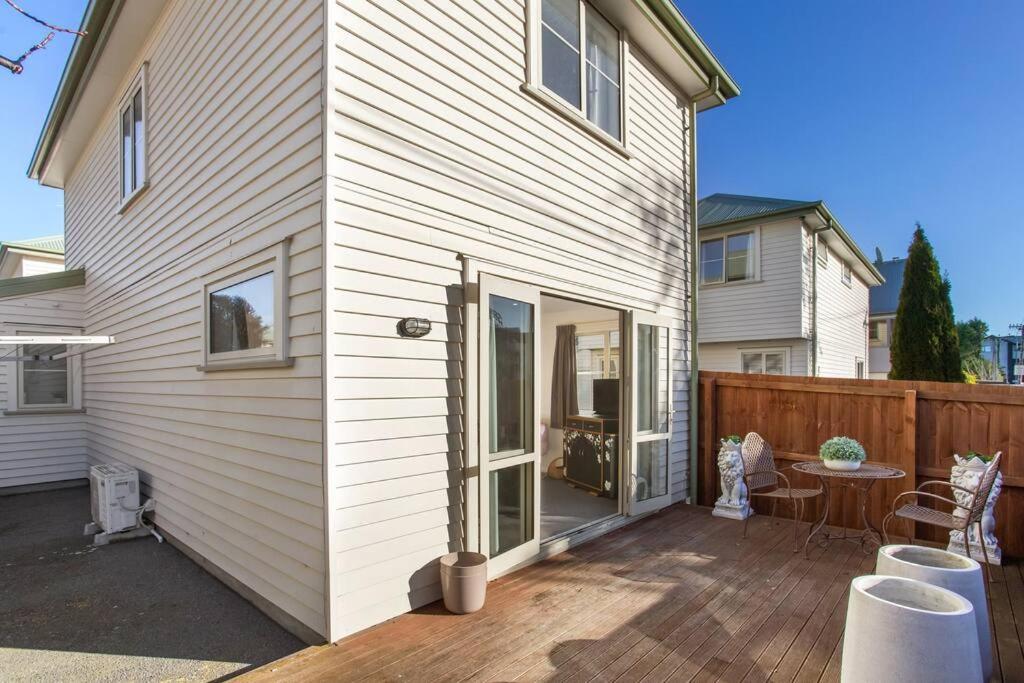 Apartment Charming Sunny Retreat Book Now *